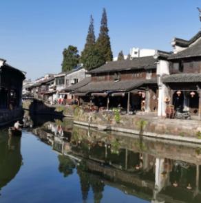 全力做好“五色经济”文章